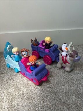 Fisher-Price Little People Disney Frozen Ride-On Character Carriages Set
